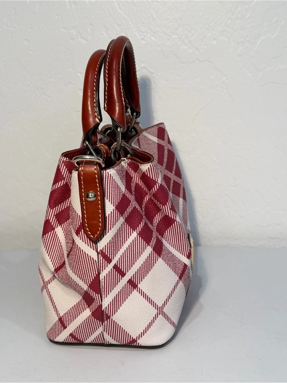 Dooney & Bourke nwot never
